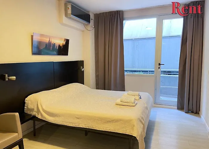 Studio Lit King-Size